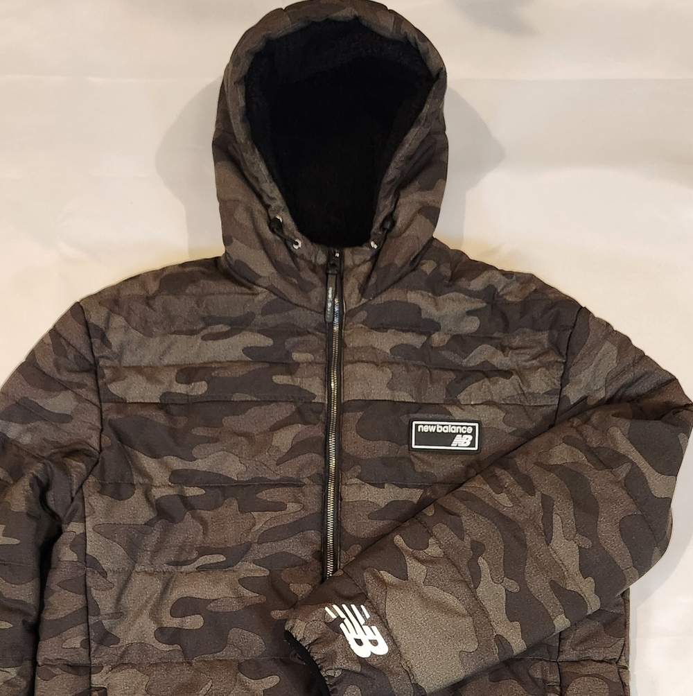 New Balance Hooded Jacket – Men’s Size L